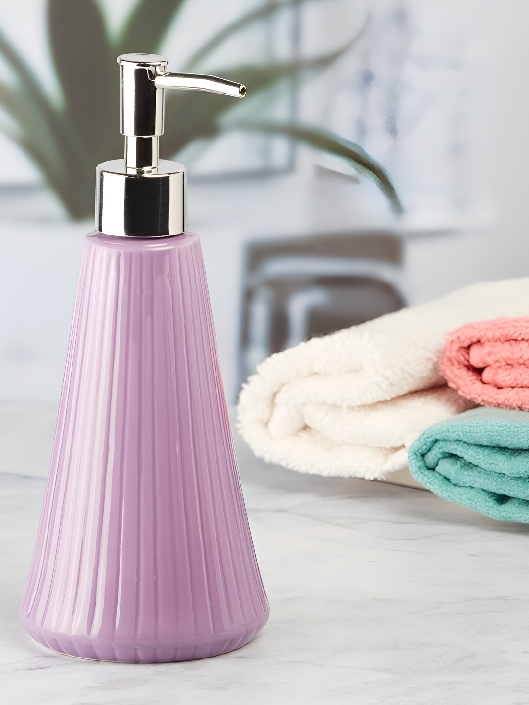 

Kookee Purple 2 Pieces Abstract Ceramic Soap Dispenser