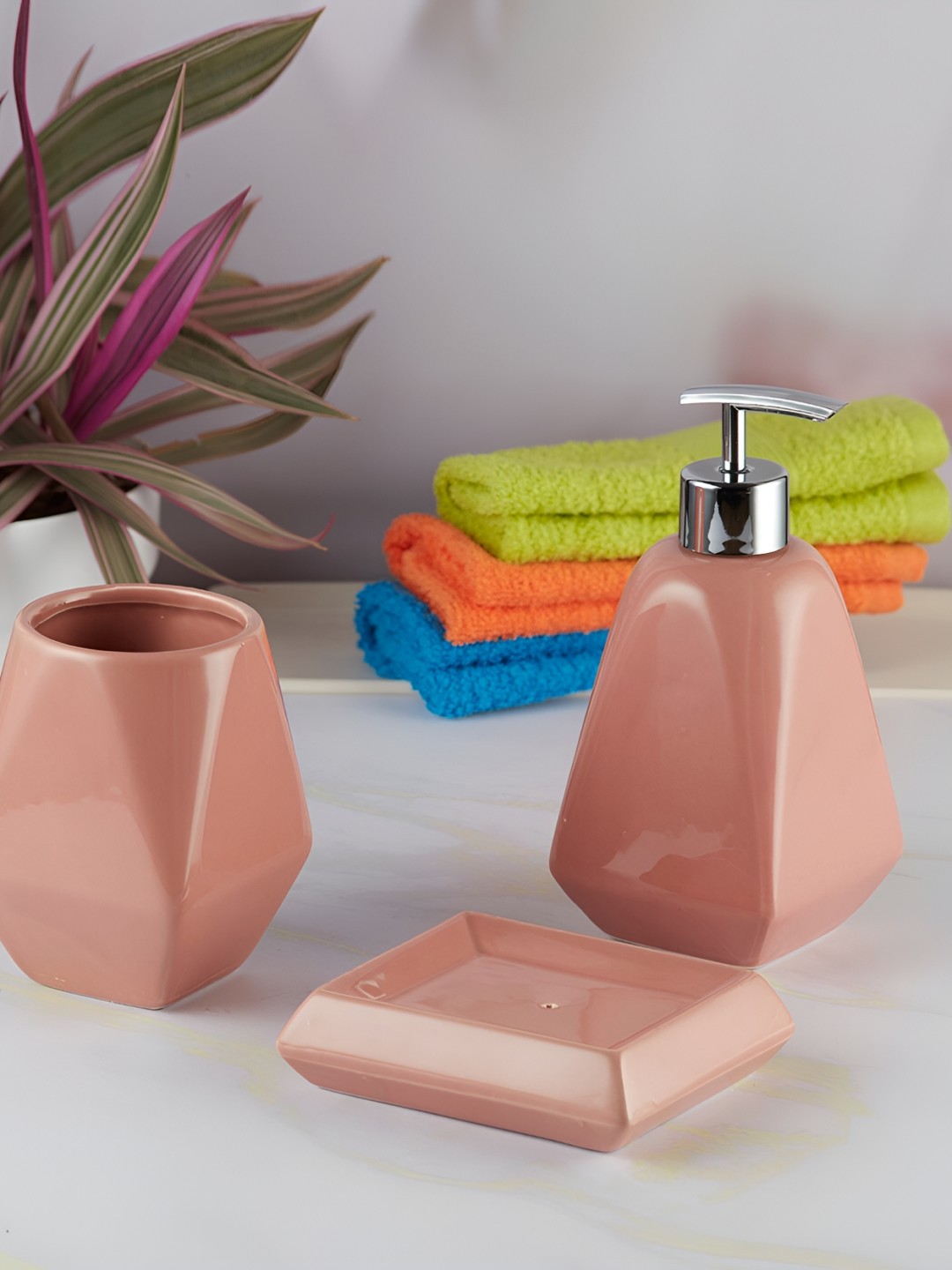 

Kookee Orange 3 Pieces Ceramic Bath Accessories Set