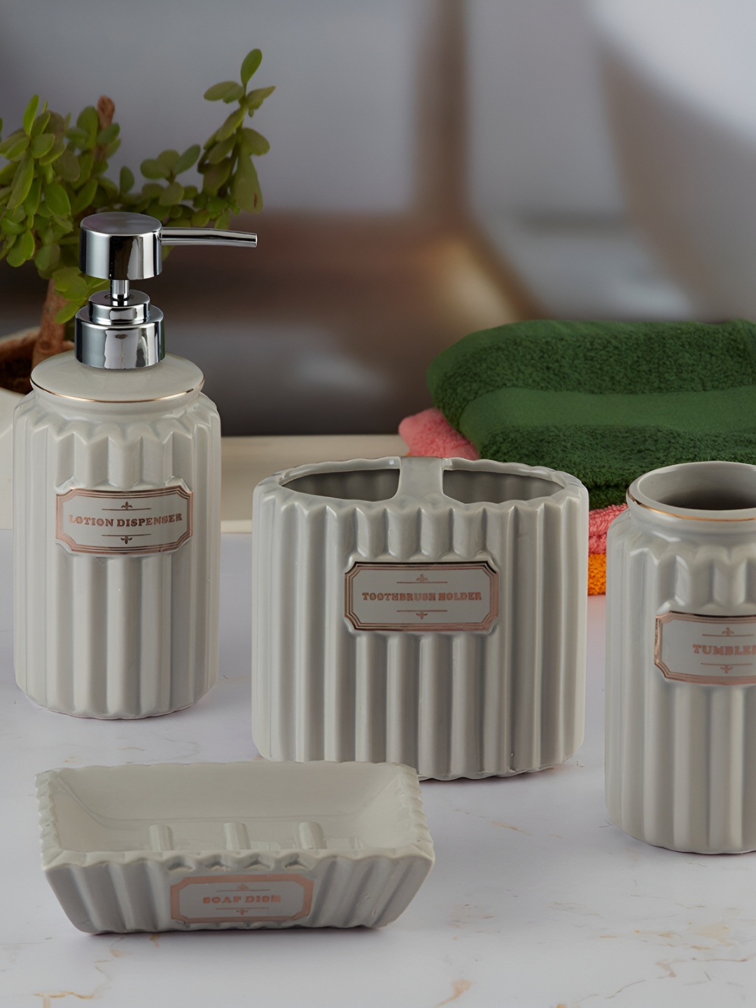 

Kookee Grey 4 Pieces Ceramic Textured Bath Accessories Set