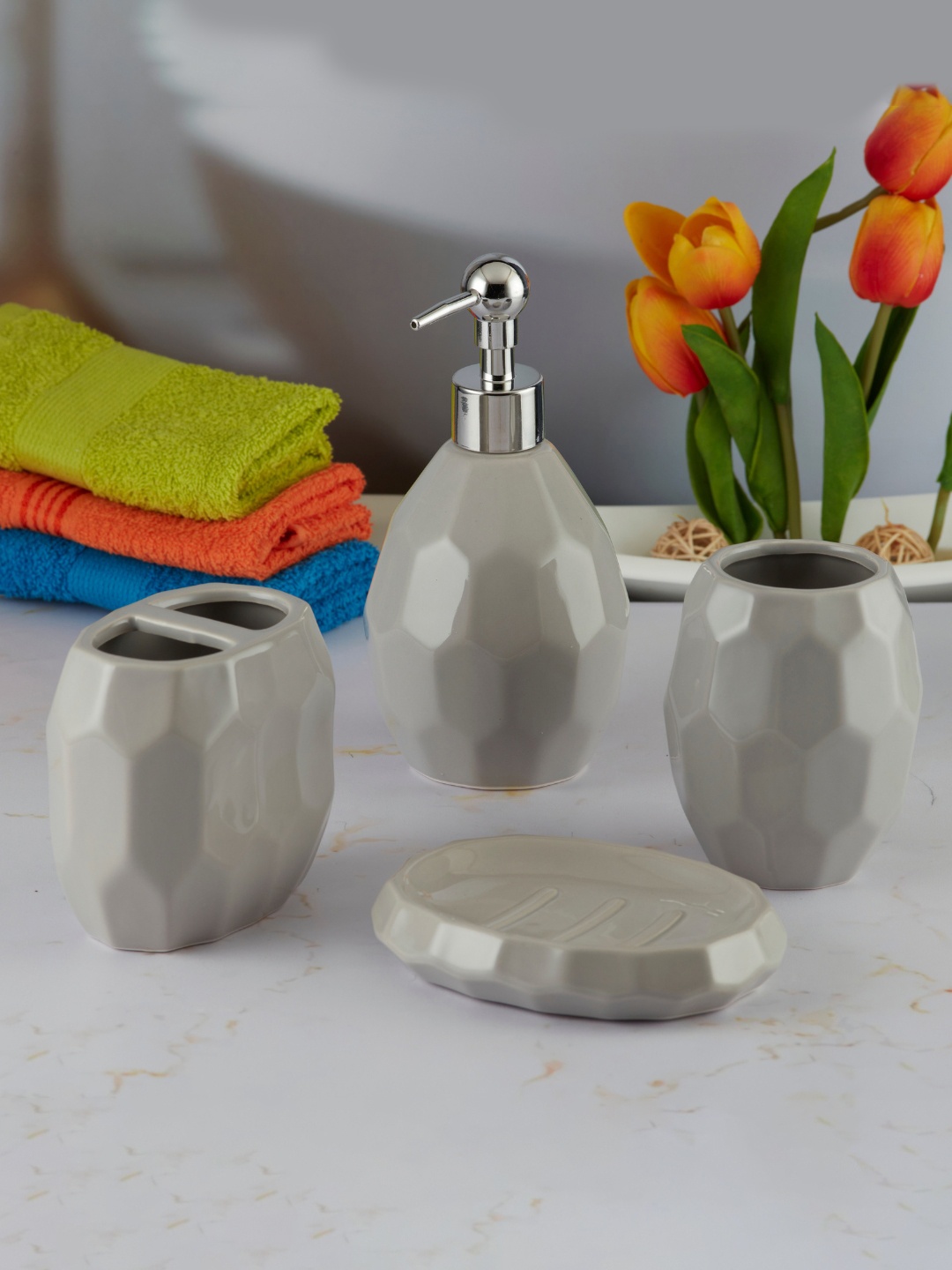

Kookee Grey 4 Pcs Abstract Ceramic Bath Accessories Set