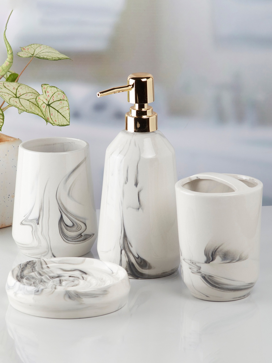 

Kookee White 4 pieces Solid Ceramic Bath Accessories Set
