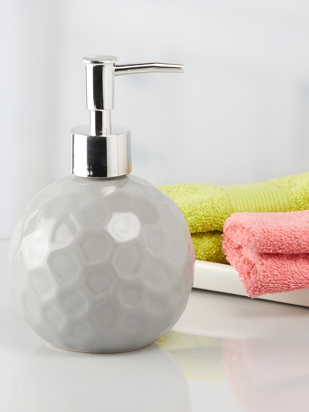 

Kookee Grey 2 piece Abstract Ceramic Soap Dispensers