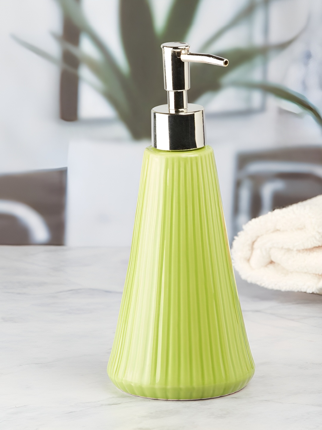 

Kookee Green 2 Pcs Abstract Ceramic Soap Dispenser