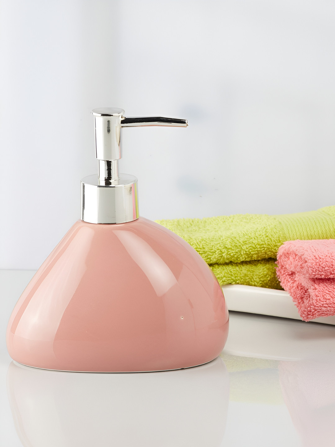 

Kookee Pink 2 Pcs Abstract Ceramic Soap Dispenser