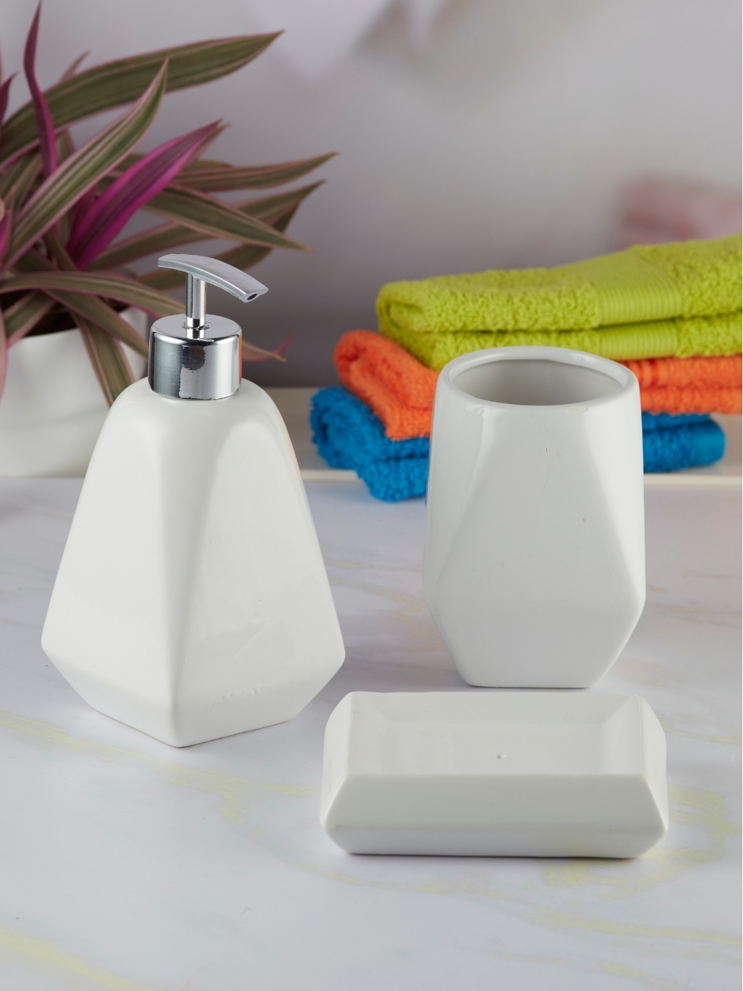 

Kookee White 3 pieces Ceramic Bath Accessories Set