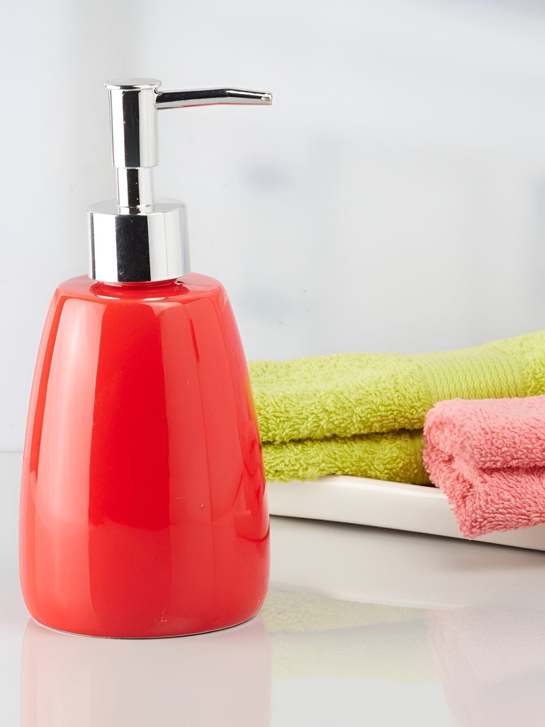 

Kookee Red 2 pieces Bath Accessories Set