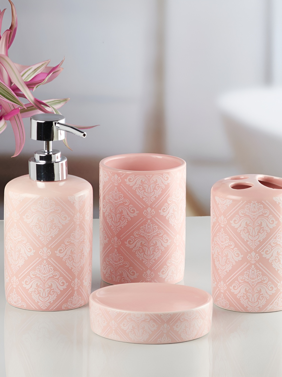 

Kookee Pink & White 4 pieces Abstract Ceramic Bath Accessories Set