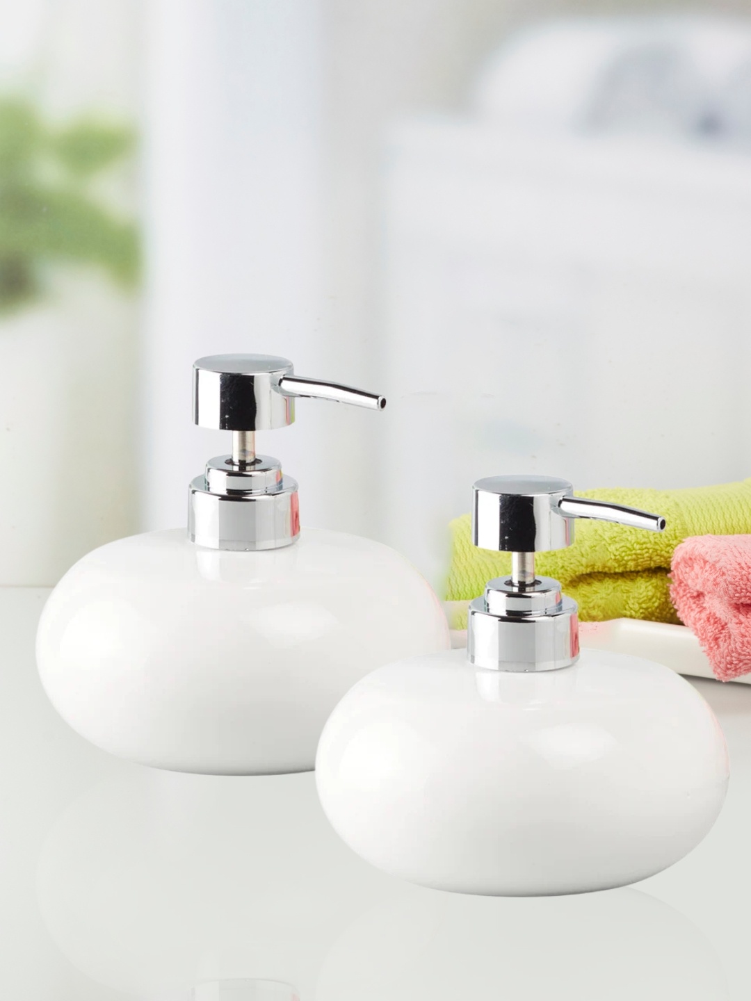 

Kookee White 2 Pieces Abstract Ceramic Soap Dispenser