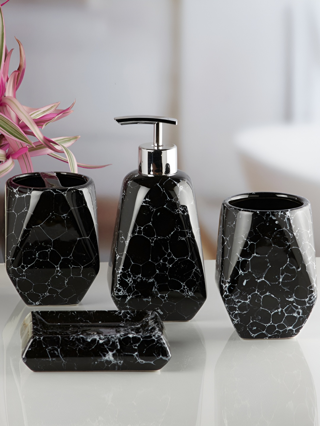 

Kookee Balck 4 Pieces Abstract Ceramic Bath Accessories Set, Black