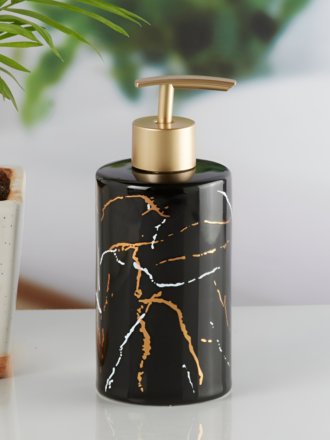 

Kookee Black Abstract Ceramic Soap Dispenser