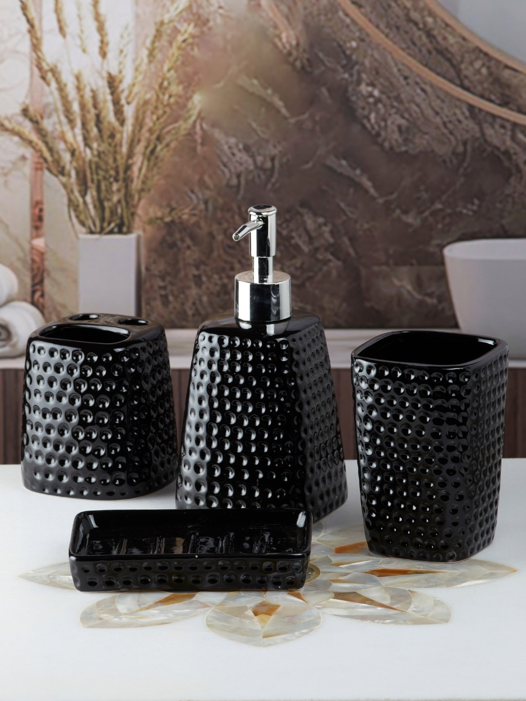 

Kookee Black 4 piece Abstract Contemporary Glossy Bath Accessories Set