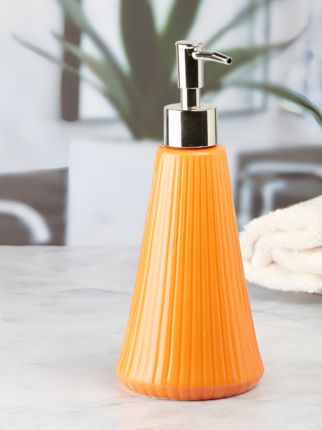 

Kookee Orange 2 piece Abstract Ceramic Soap Dispenser