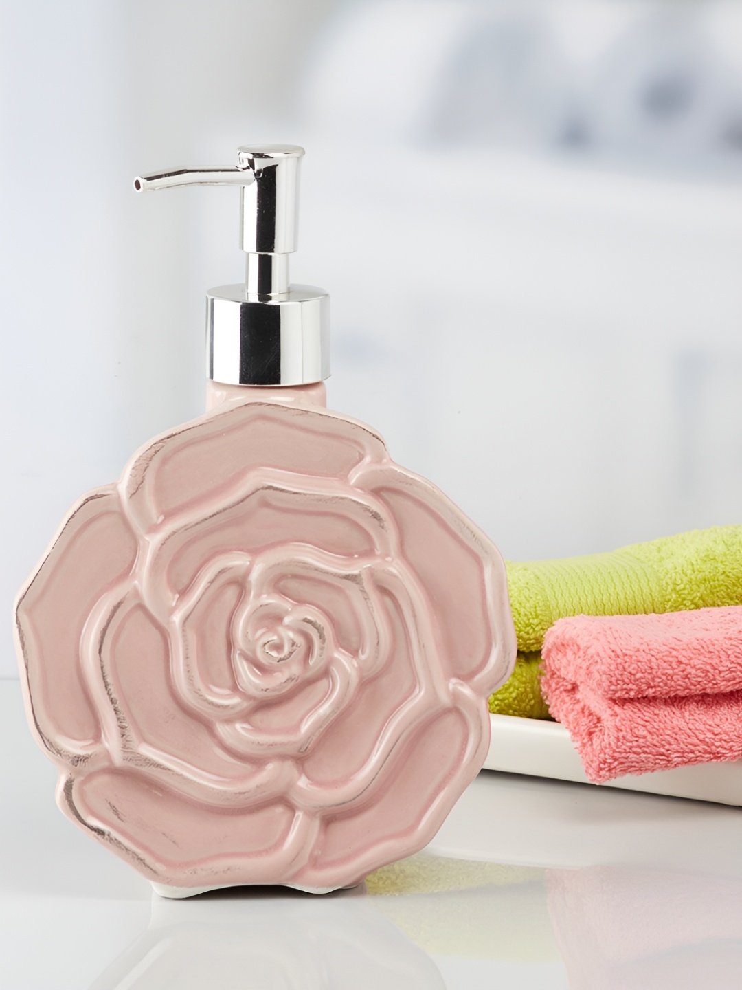 

Kookee Pink 2 piece Abstract Bath Accessories Set