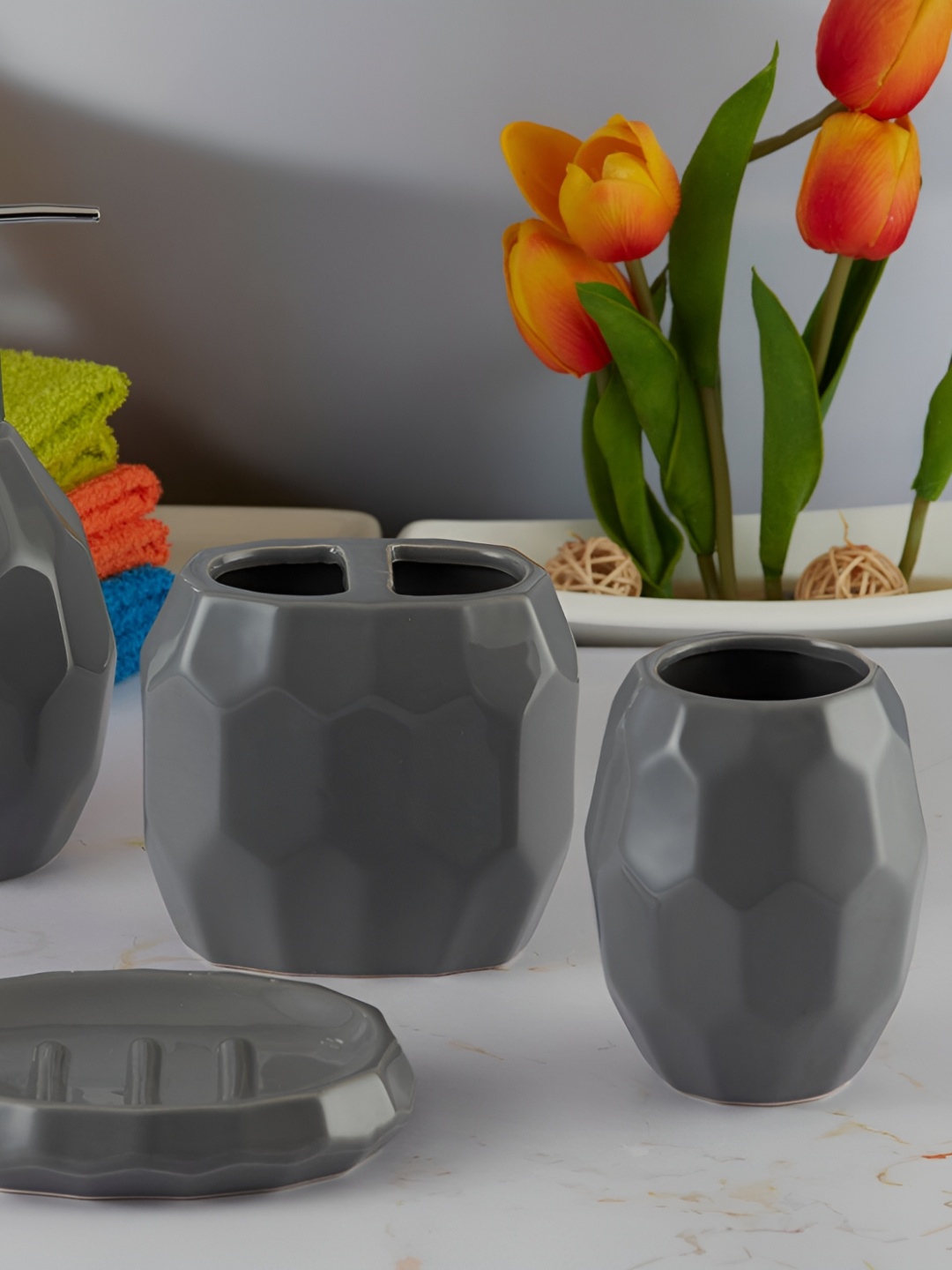 

Kookee Grey 4 Pieces Ceramic Textured Bath Accessories Set