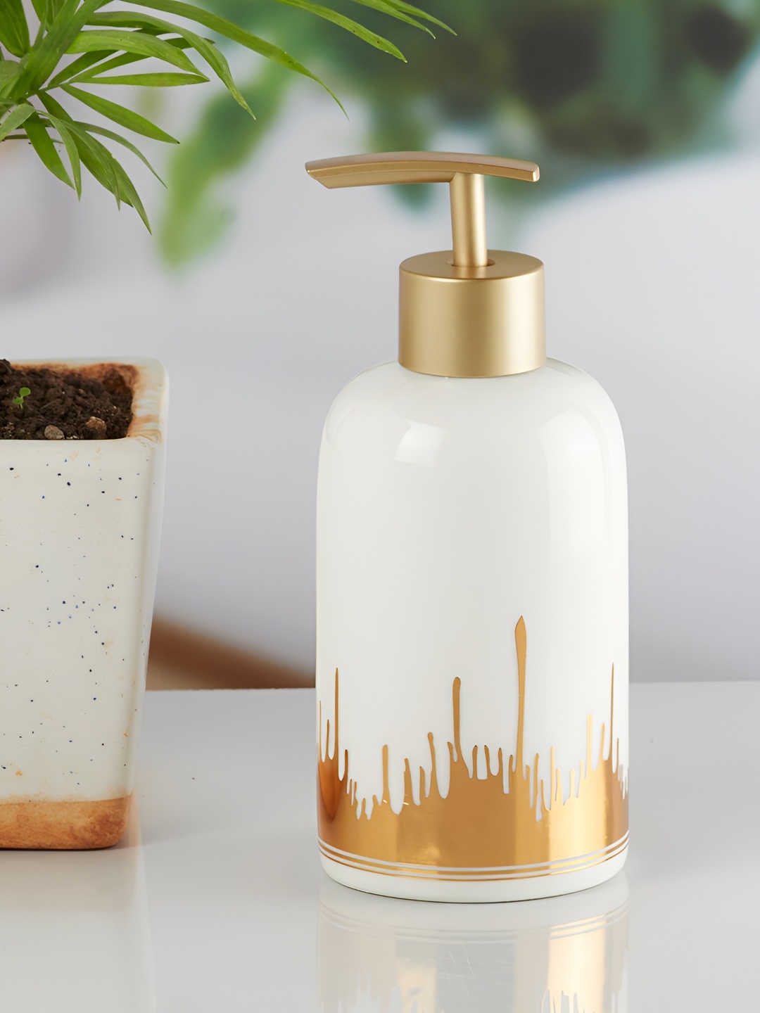 

Kookee White & Gold Toned Ceramic Soap Dispenser