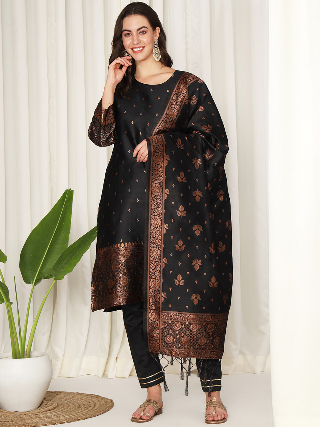 

Momina Fashion Floral Woven Design Zari Jacquard Kurta With Trousers & Dupatta, Black