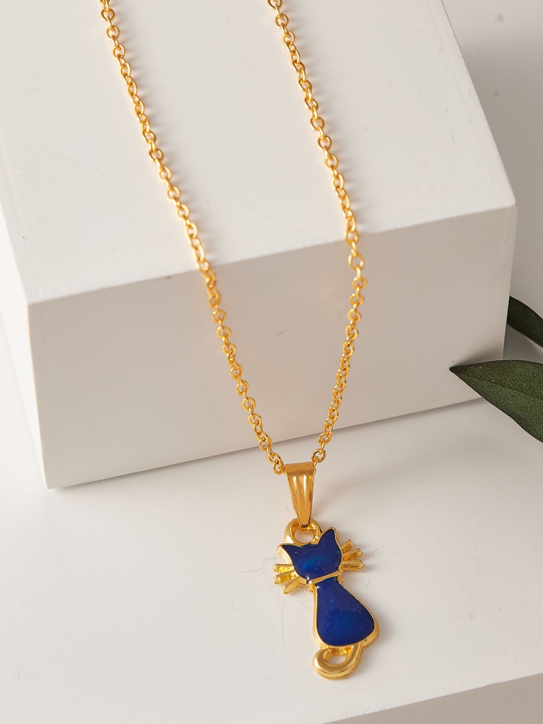 

DressBerry Gold-Plated Pendant With Chain