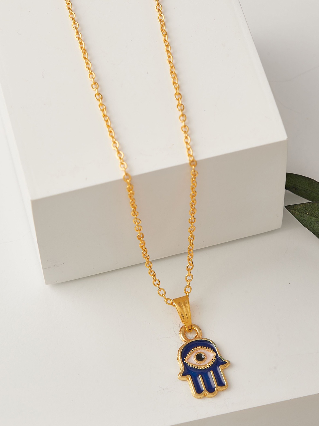 

DressBerry Gold-Plated Pendant With Chain