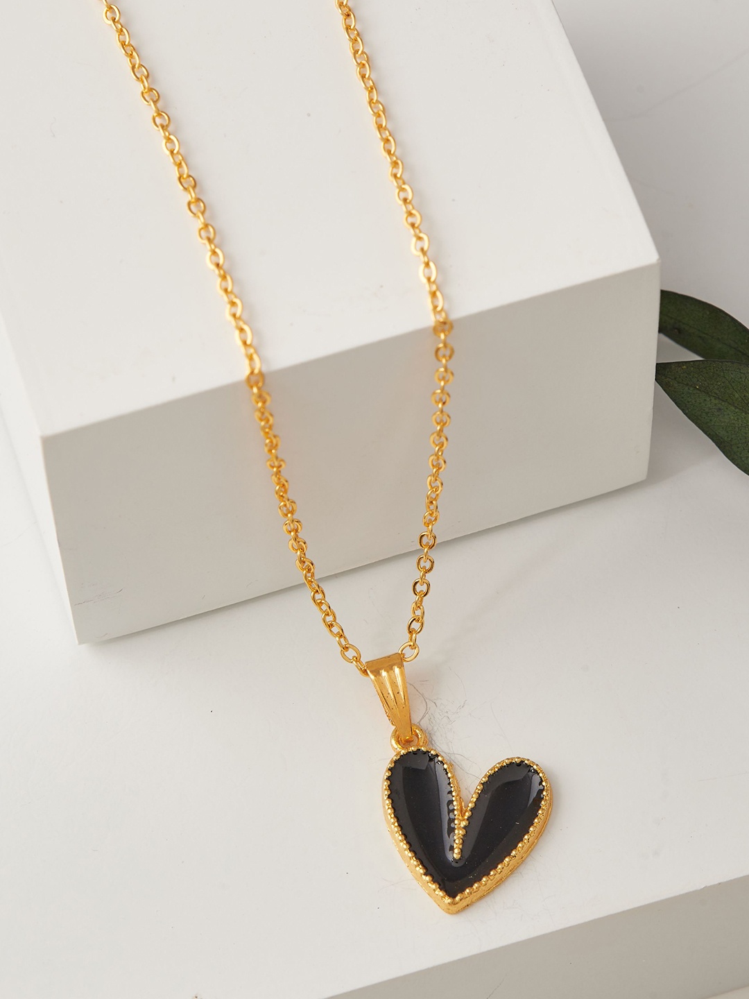 

DressBerry Gold-Plated Heart shaped Pendant With Chain