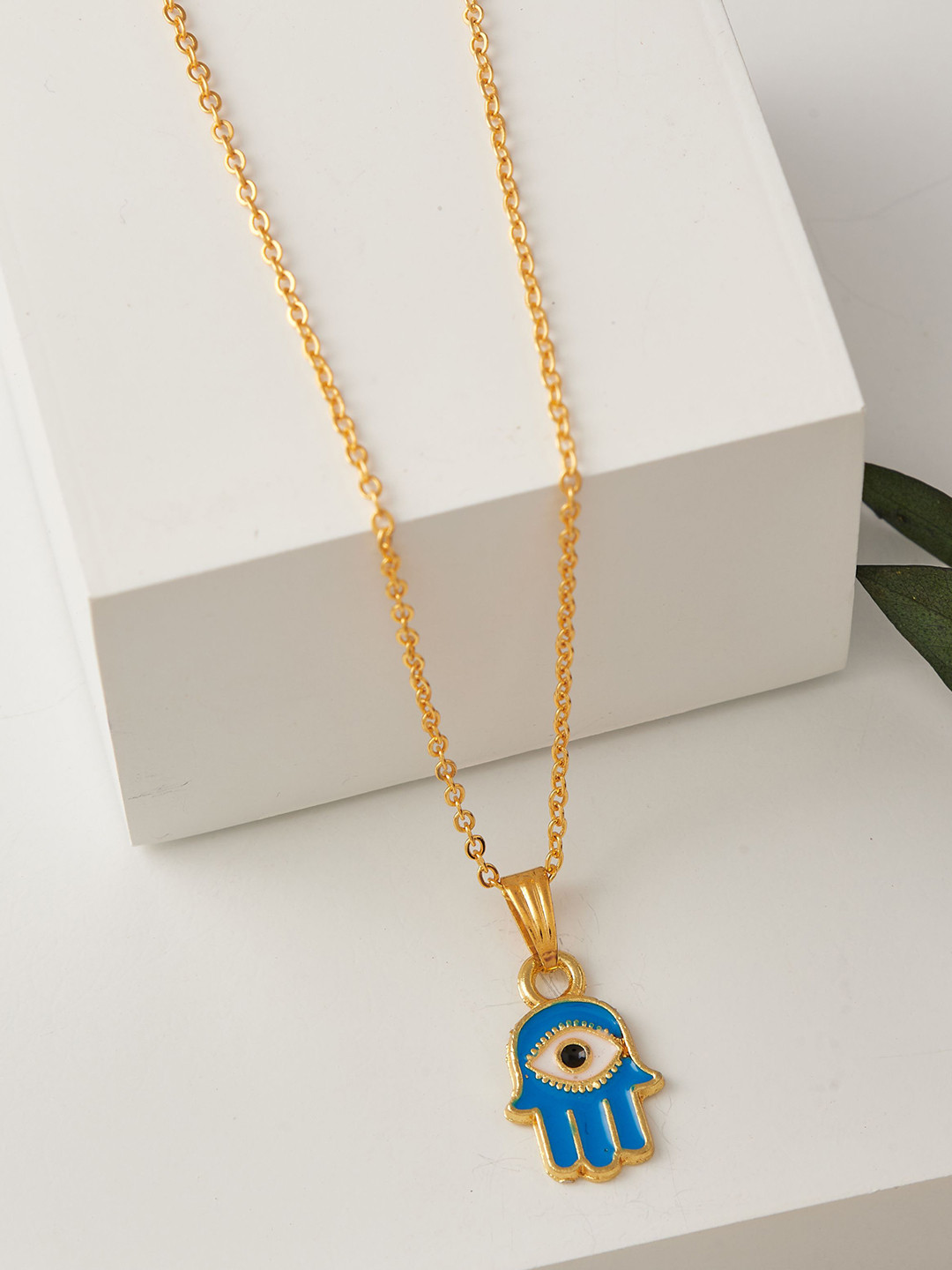 

DressBerry Gold-Plated Pendant With Chain