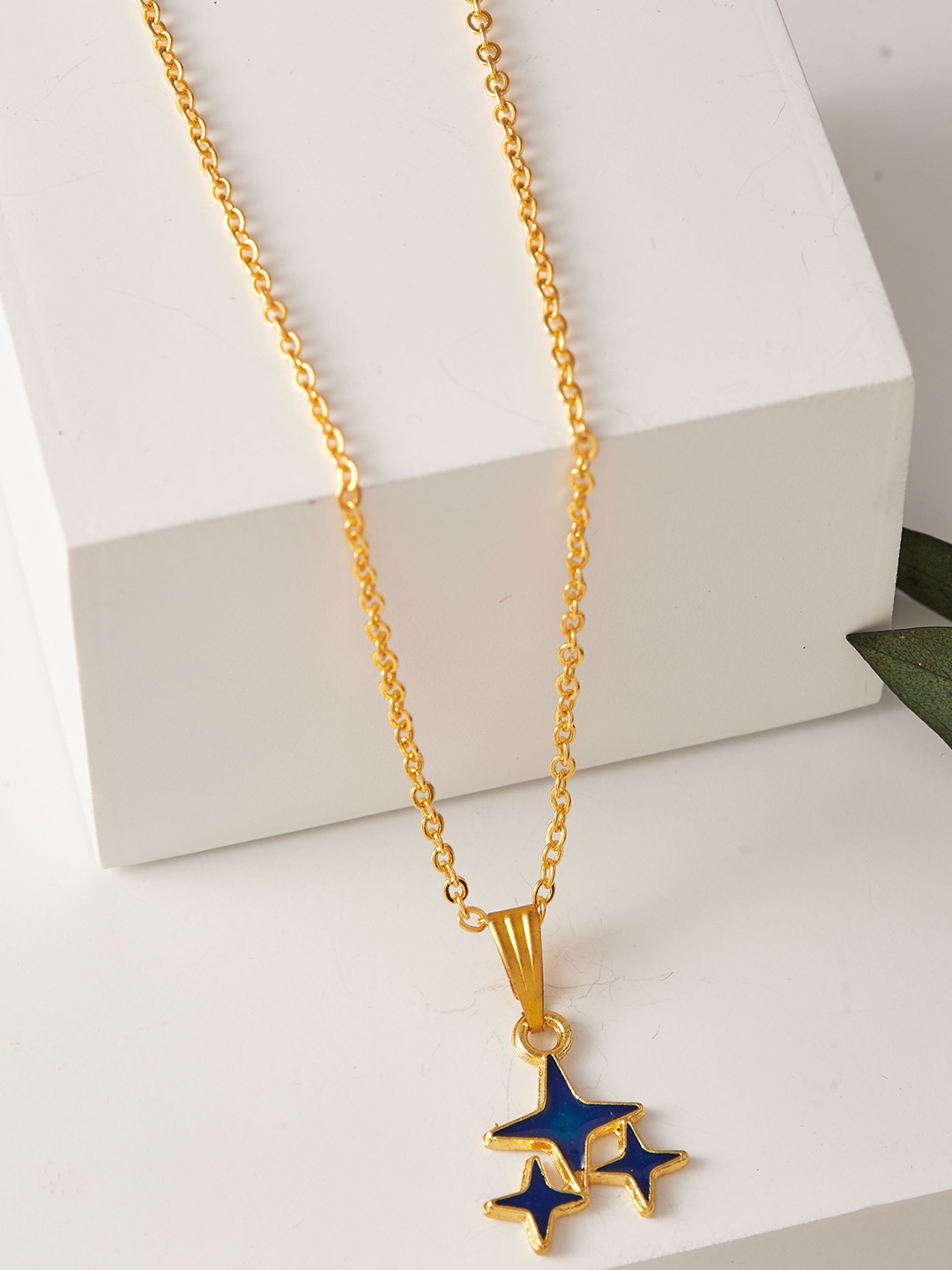 

DressBerry Gold-Toned Gold-Plated Pendant With Chain