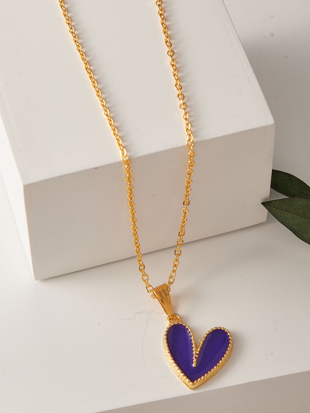 

DressBerry Gold-Toned Gold-Plated Pendant With Chain