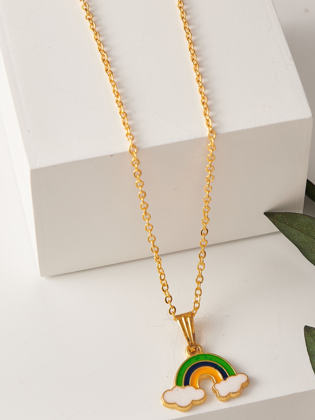 

DressBerry Gold-Toned Gold-Plated Pendant With Chain
