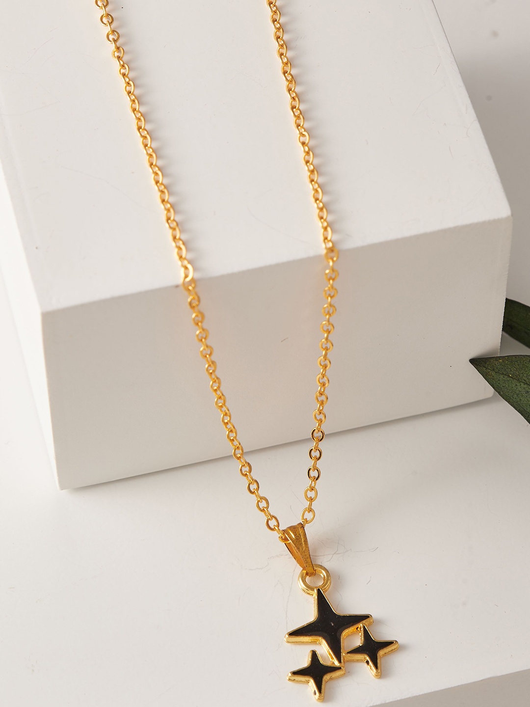 

DressBerry Black Gold-Plated Pendant With Chain