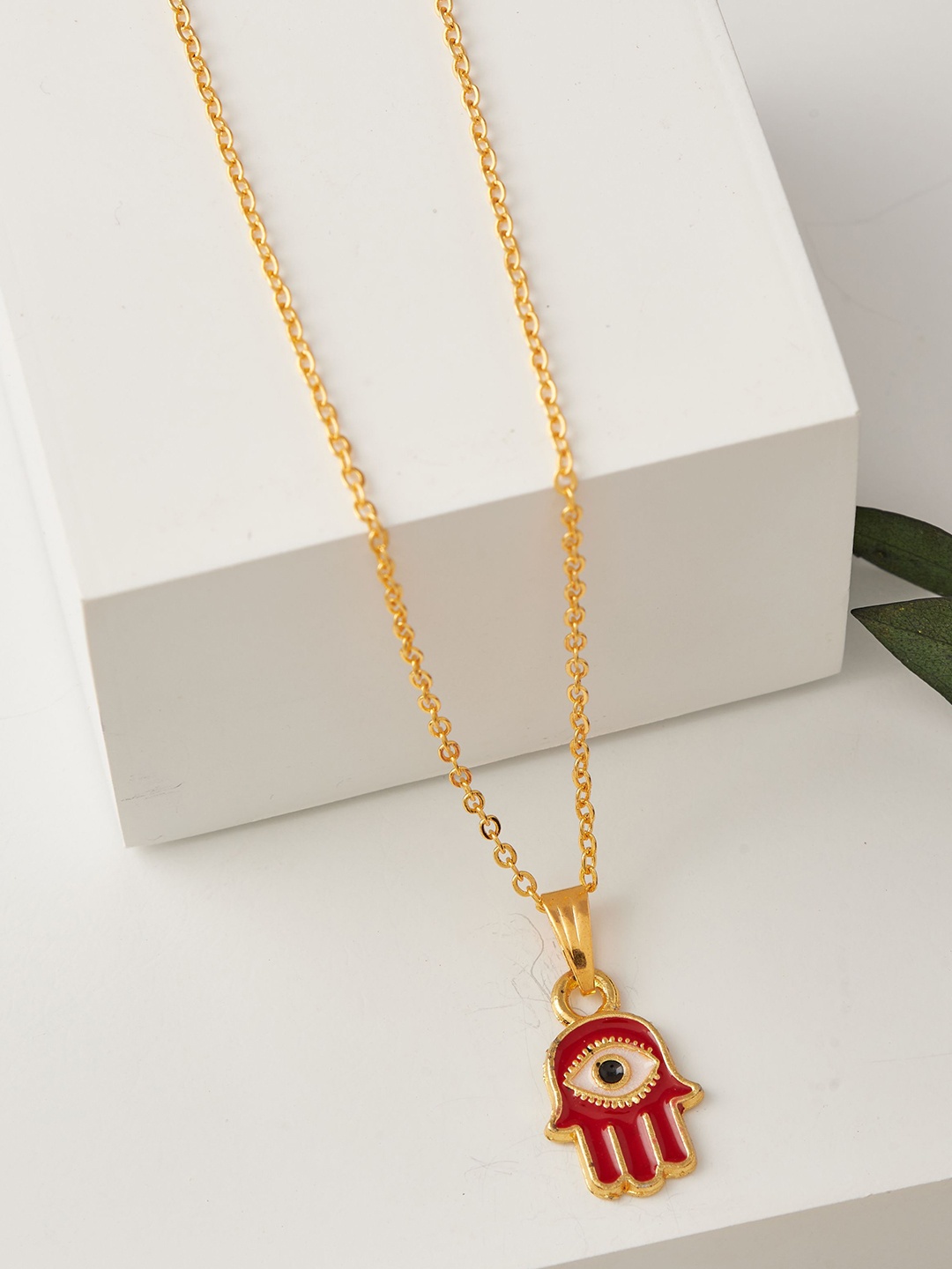 

DressBerry Gold-Plated Pendant With Chain