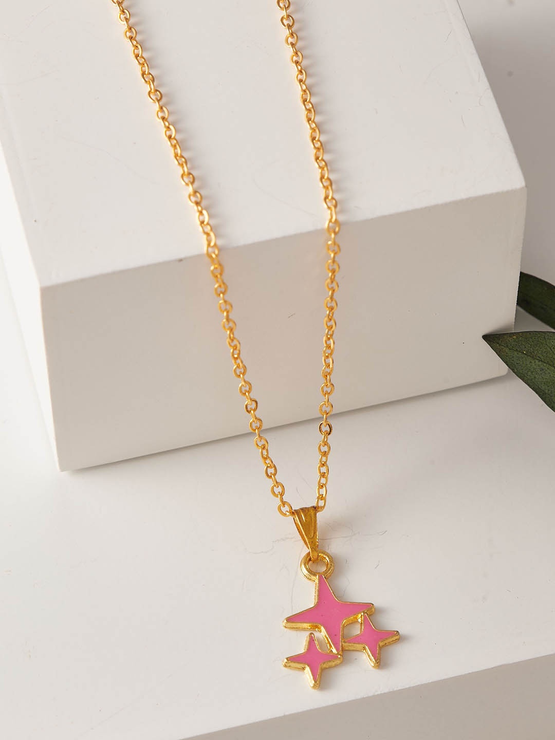 

DressBerry Gold-Plated Pendant With Chain