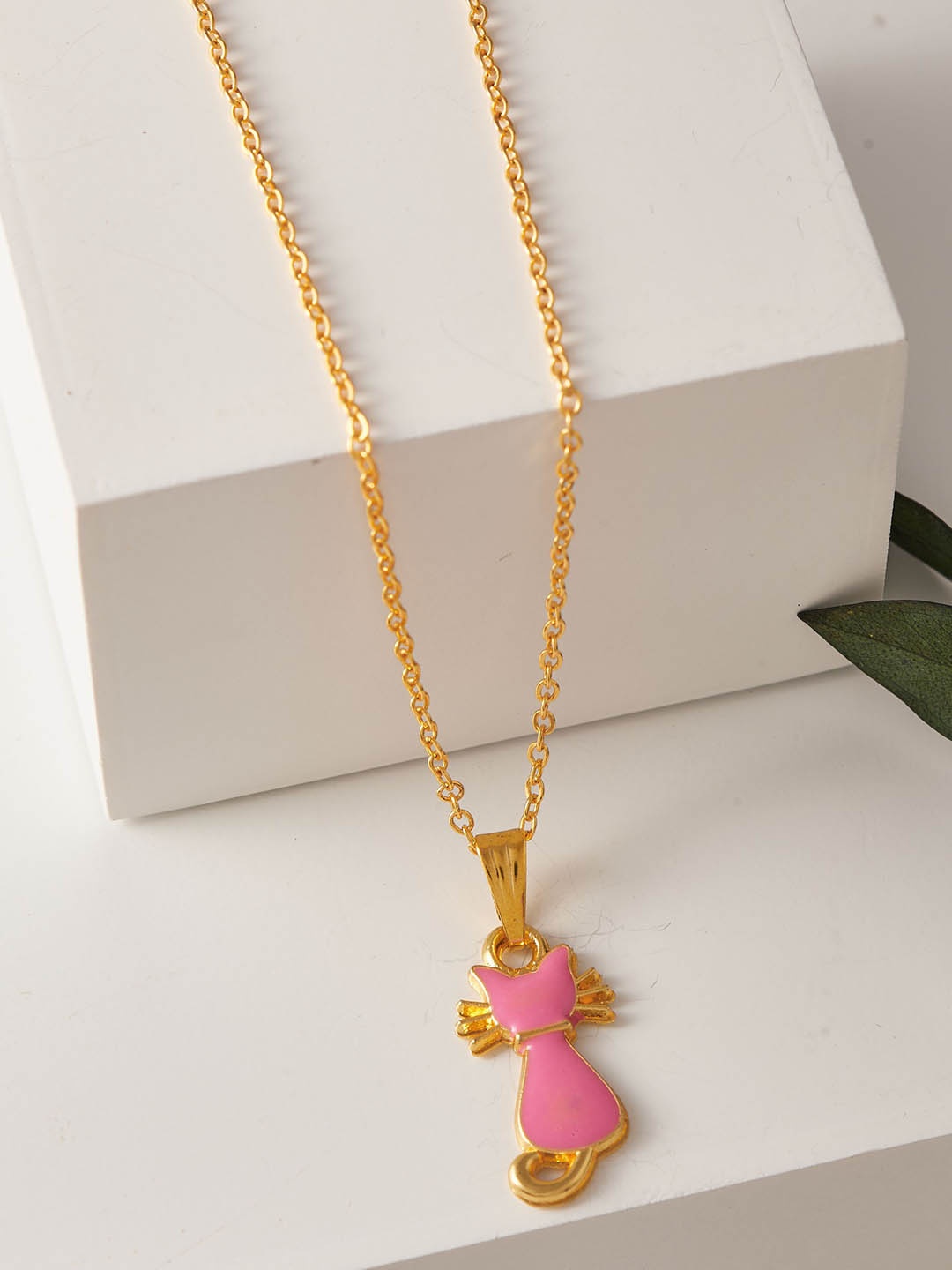 

DressBerry Gold-Plated Pendant With Chain