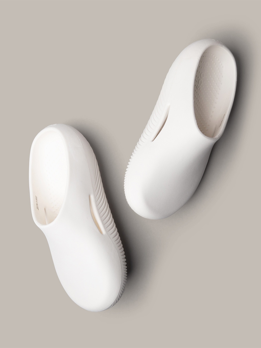 

Crocs Unisex Round Toe Croslite Clogs, White