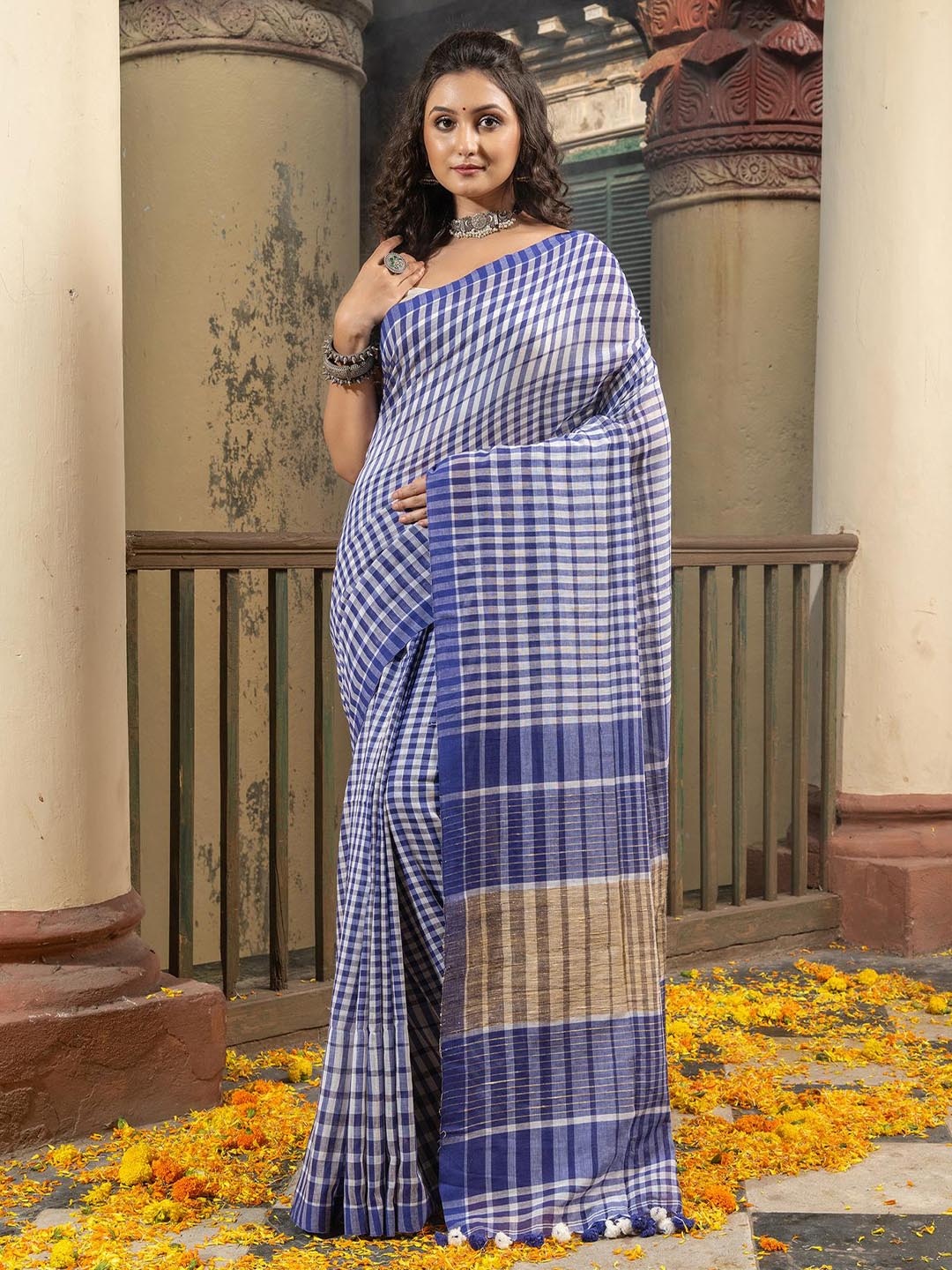 

Angoshobha Checked Woven Design Pure Cotton Saree, Blue