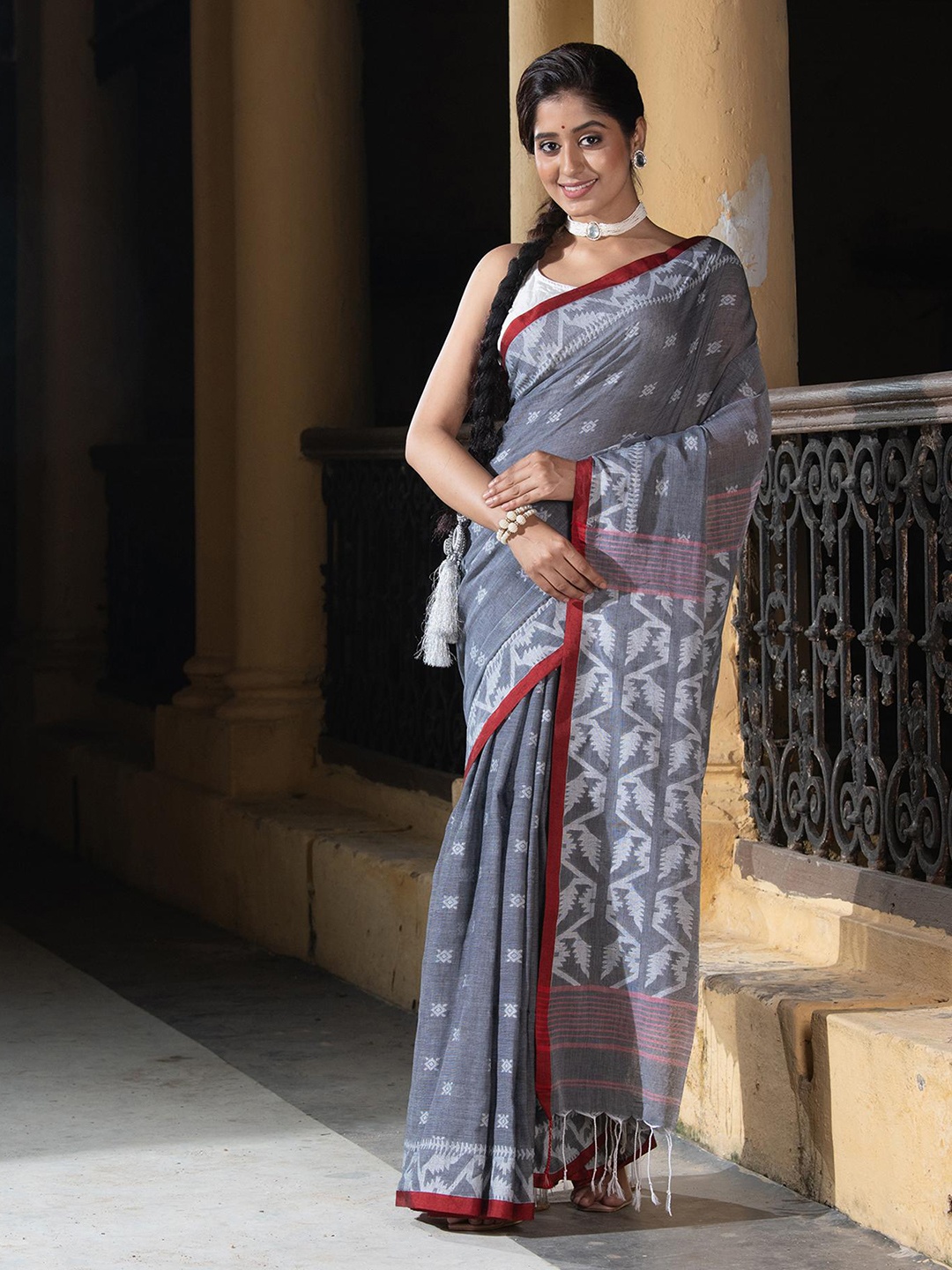 

Angoshobha Ethnic Motifs Woven Design Pure Cotton Jamdani Saree, Grey