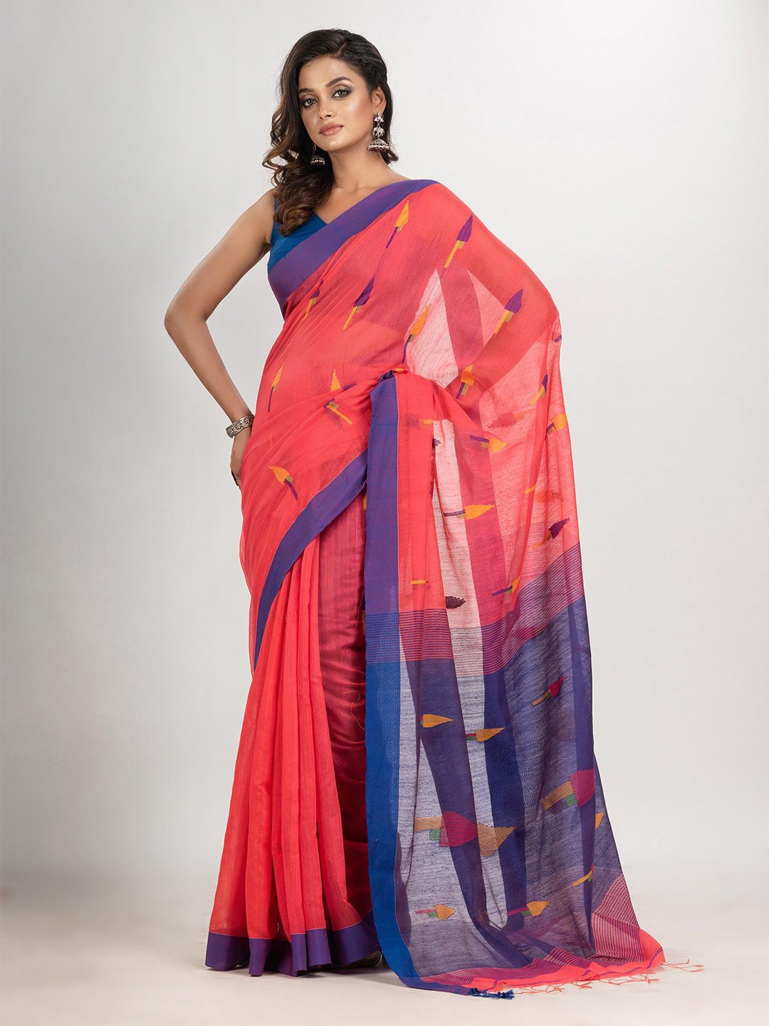 

Angoshobha Geometric Woven Design Jamdani Saree, Red