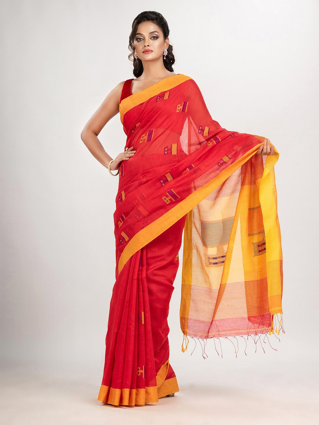 

Angoshobha Geometric Woven Design Jamdani Saree, Red