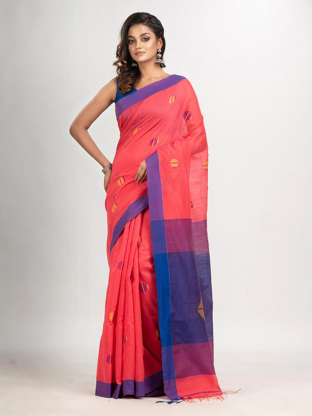 

Angoshobha Geometric Woven Design Jamdani Saree, Red