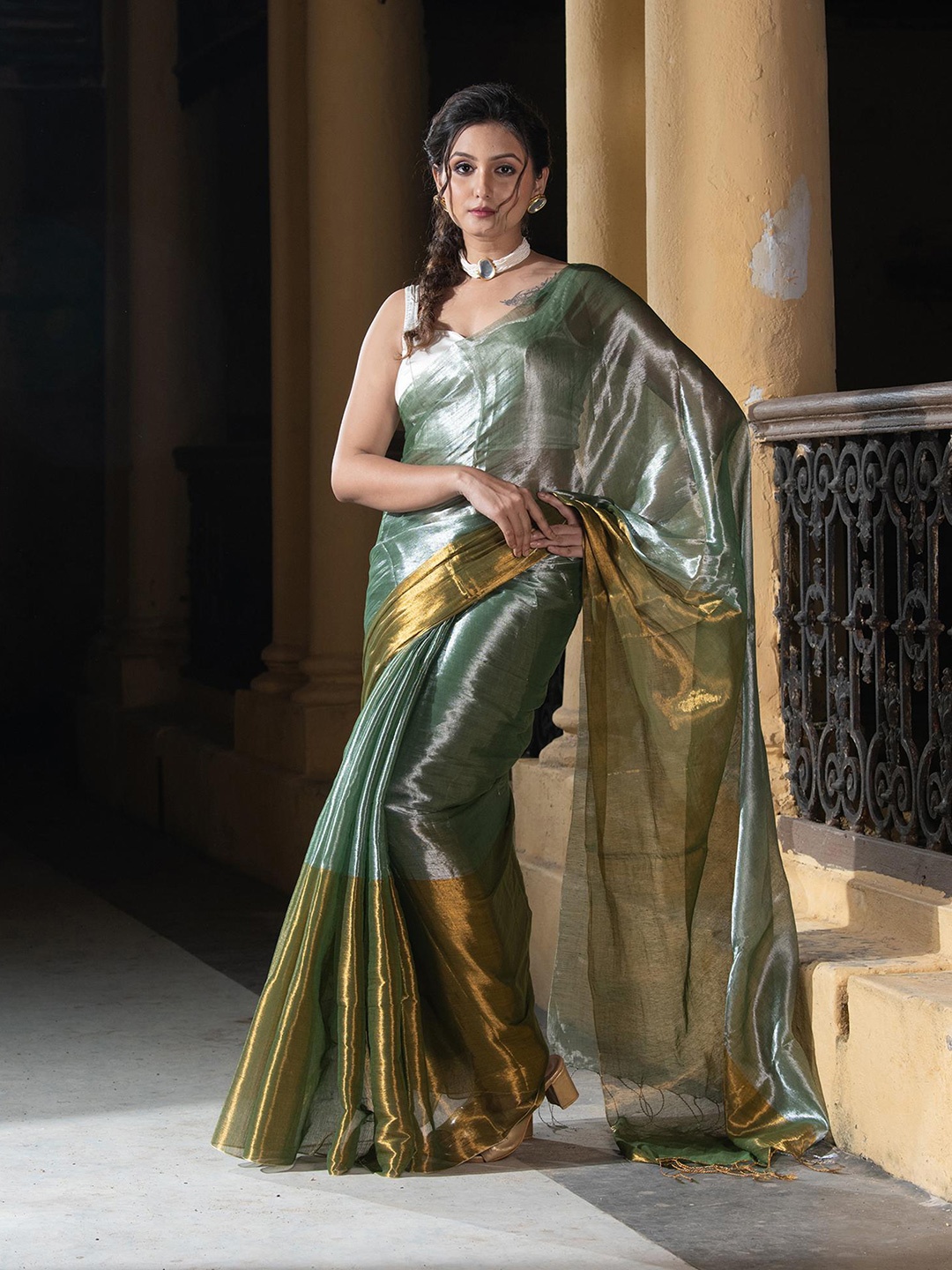 

Angoshobha Colourblocked Saree, Green