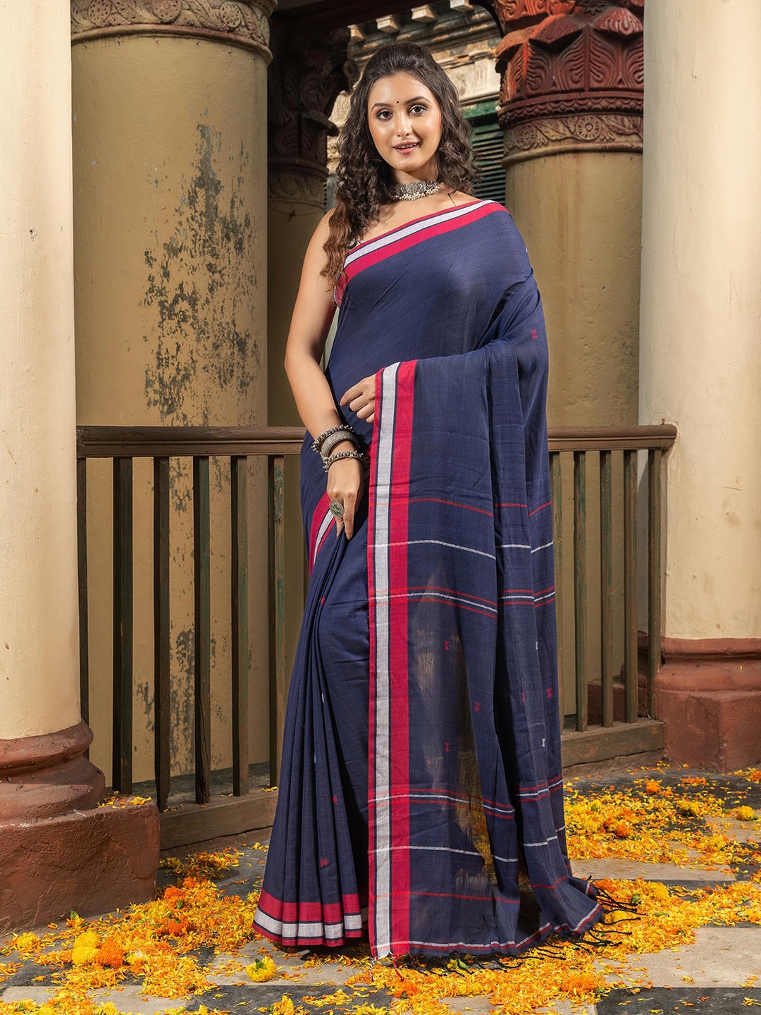 

Angoshobha Woven Design Pure Cotton Saree, Blue