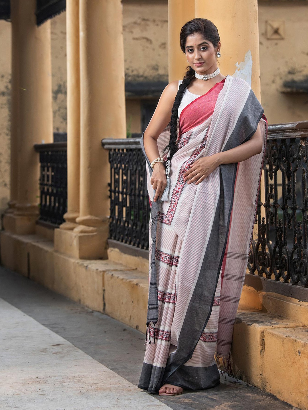 

Angoshobha Ethnic Motifs Woven Design Pure Cotton Saree, Off white