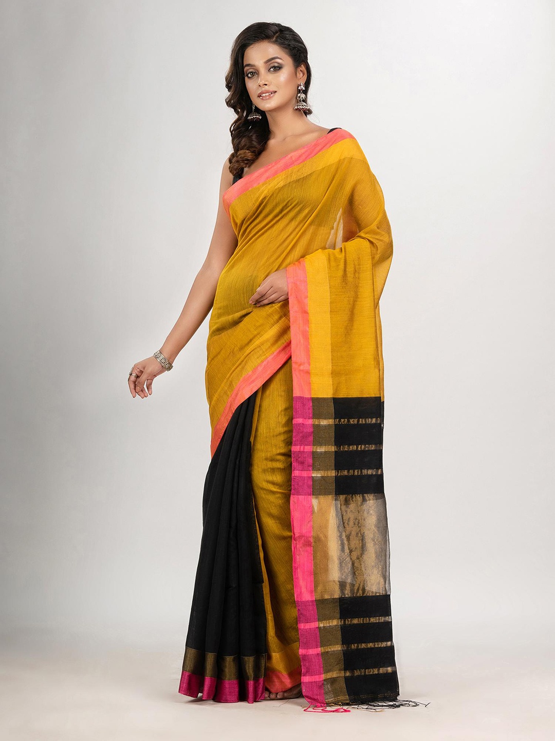 

Angoshobha Colourblocked Saree, Mustard