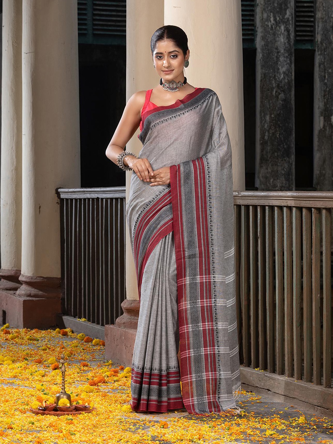 

Angoshobha Woven Design Pure Cotton Saree, Grey