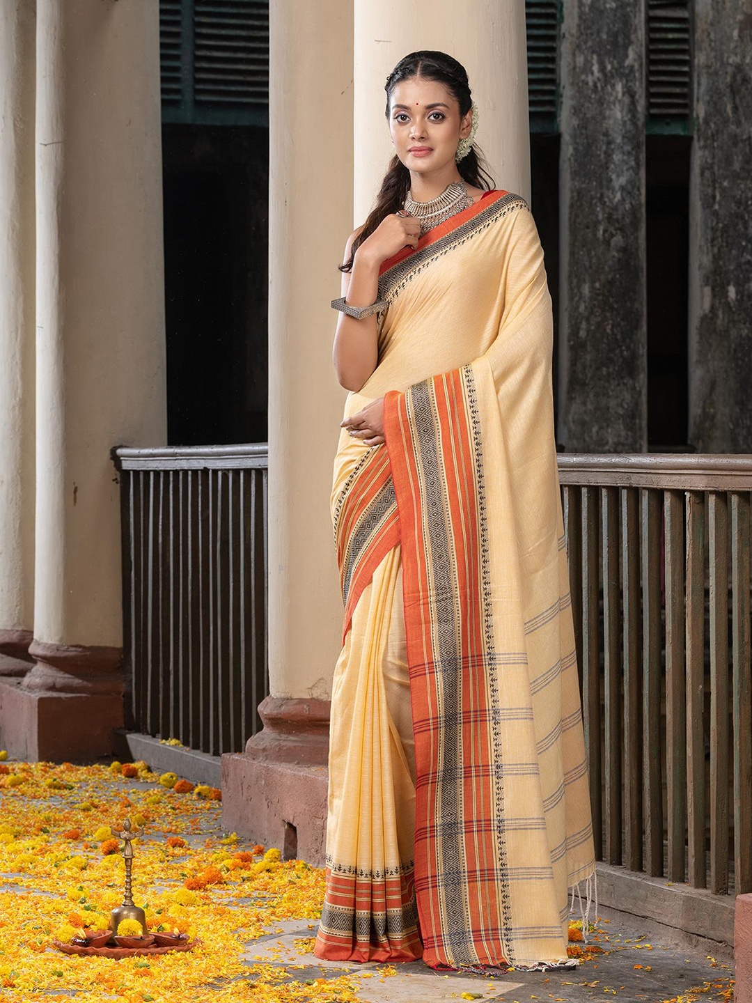 

Angoshobha Pure Cotton Saree, Yellow