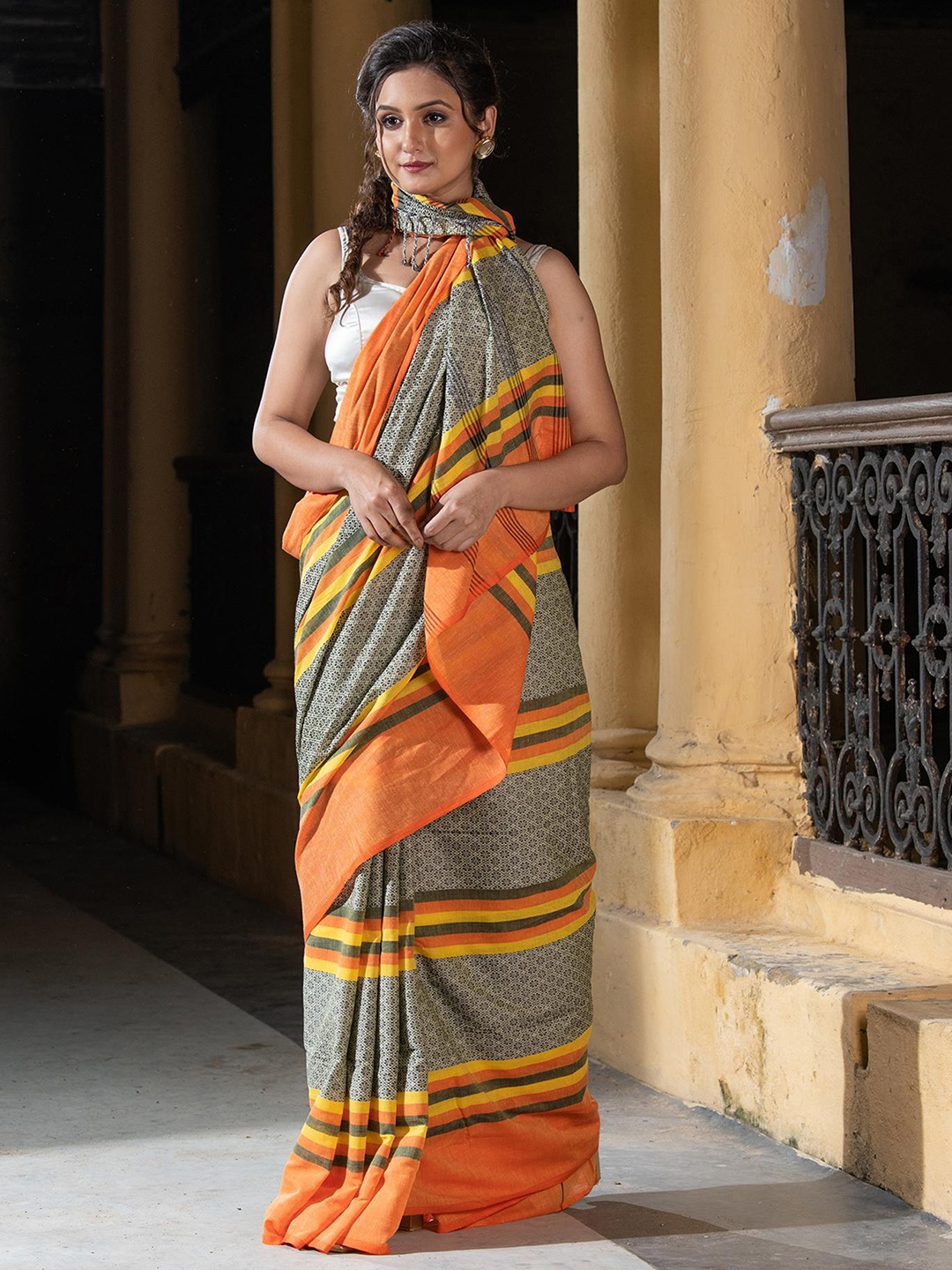 

Angoshobha Floral Printed Pure Cotton Saree, Yellow