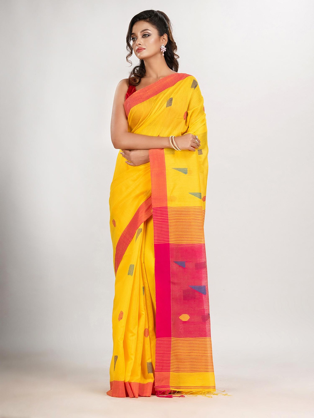 

Angoshobha Woven Design Jamdani Saree, Yellow
