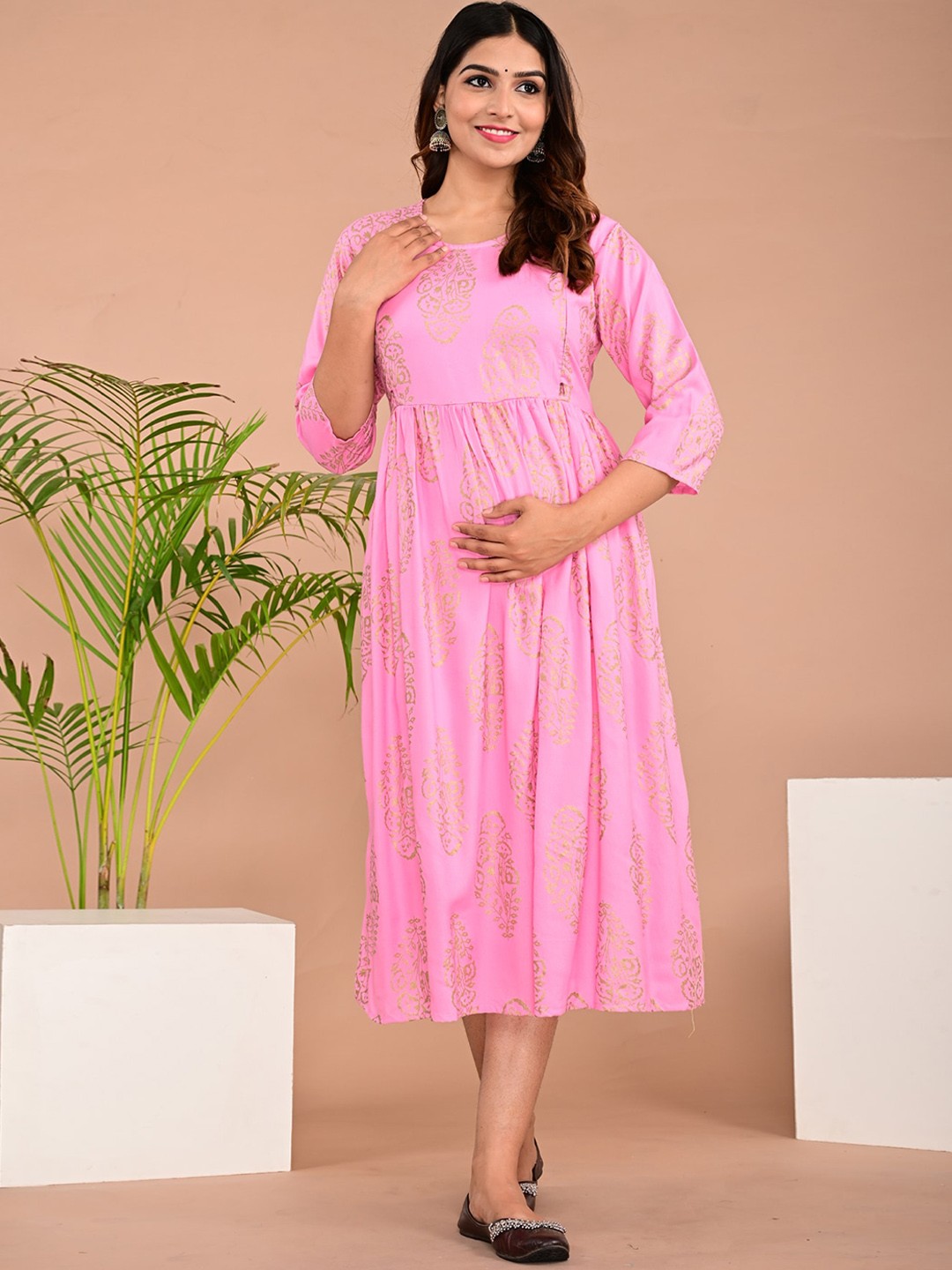 

BAESD Floral Round Gotta Patti Neck Anarkali Kurta, Pink