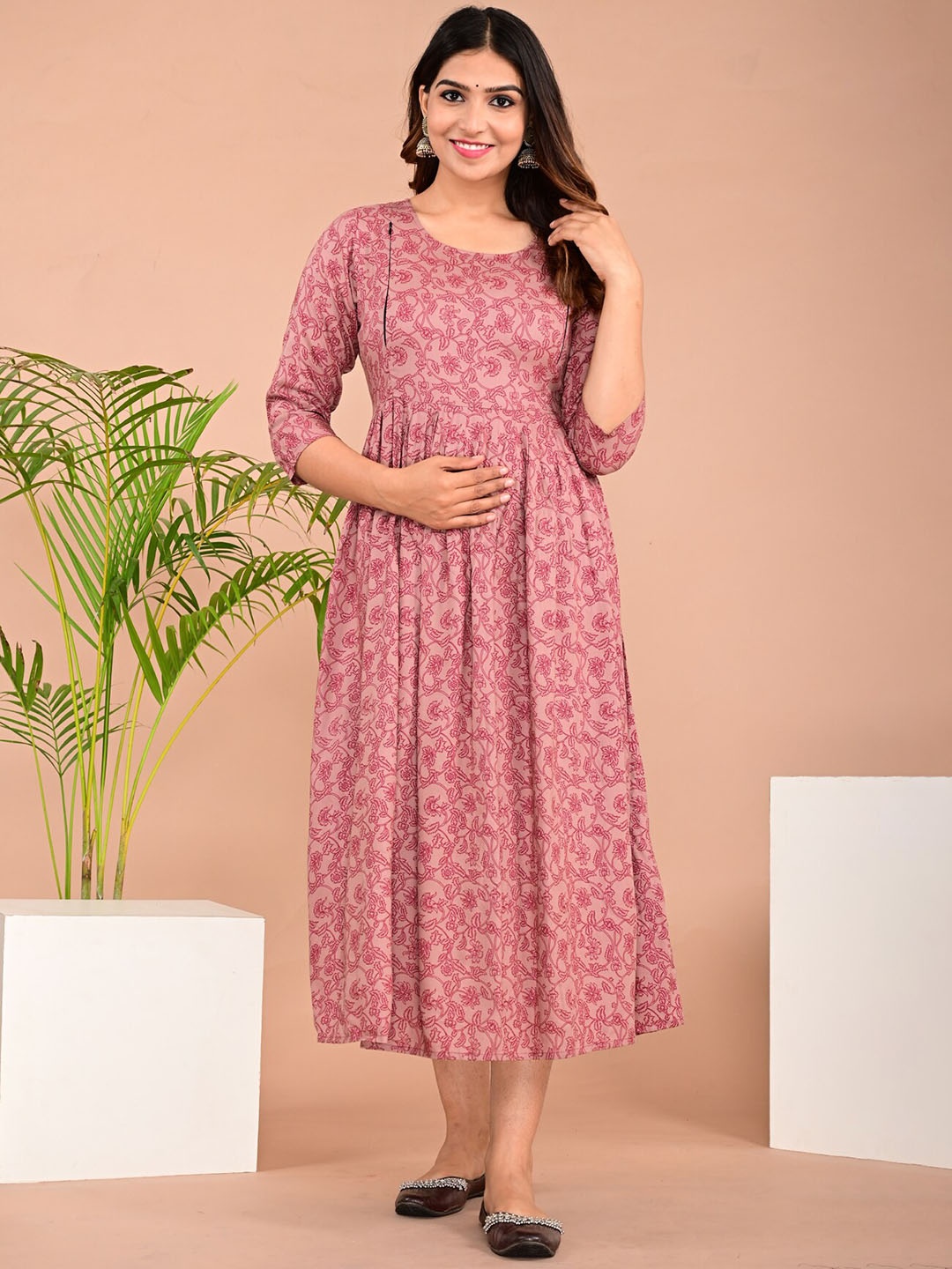 

BAESD Floral Round Neck Zari Anarkali Kurta, Maroon
