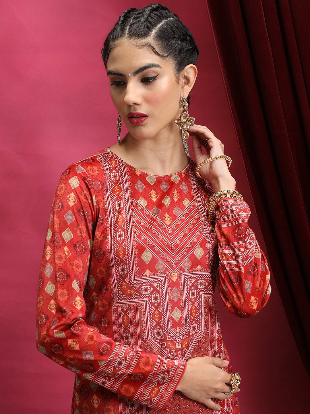 

Vishudh Red Ethnic Motifs Printed Neck Straight Kurta