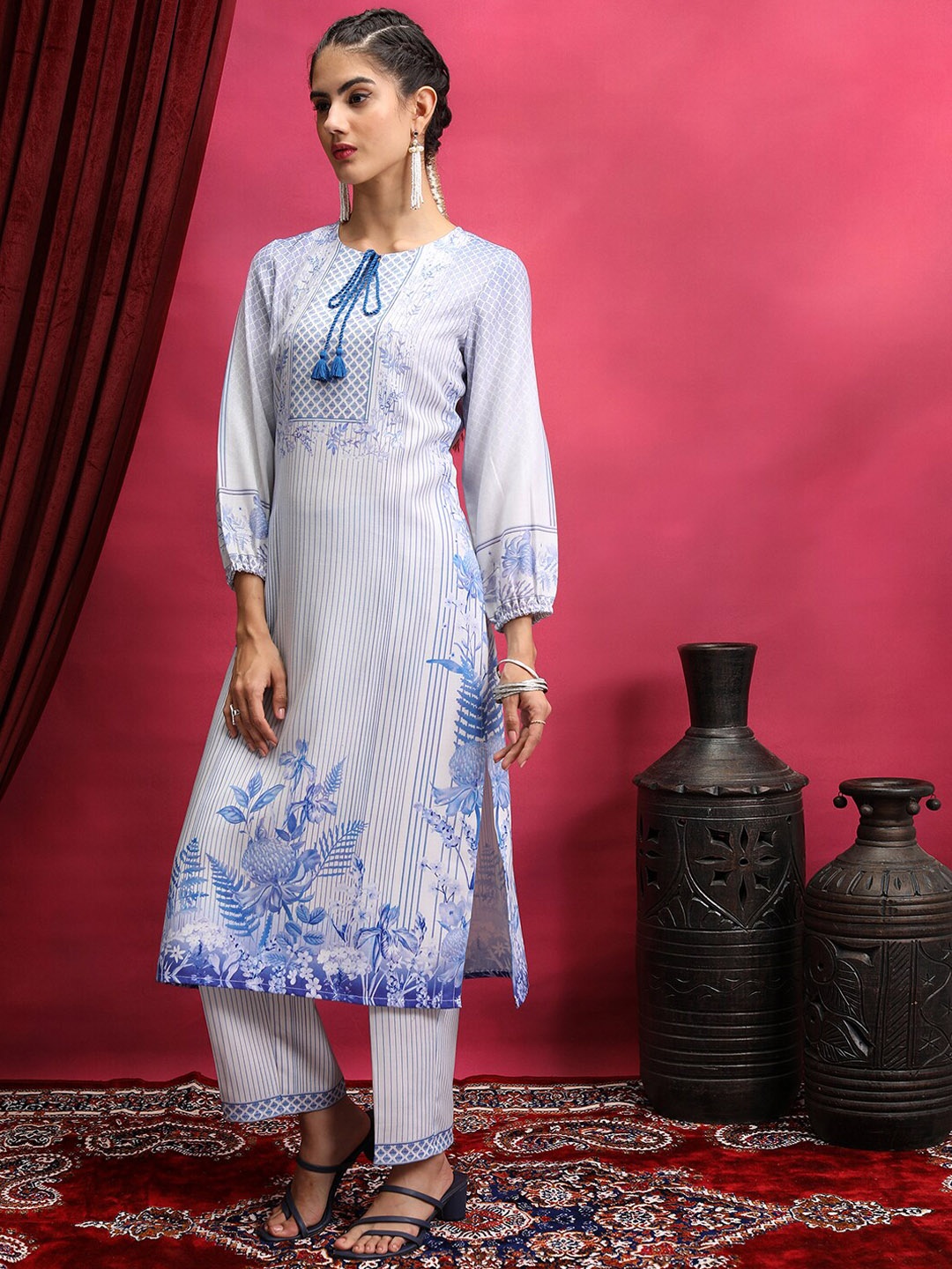 

Vishudh Blue Floral Printed Regular Kurta With Trousers