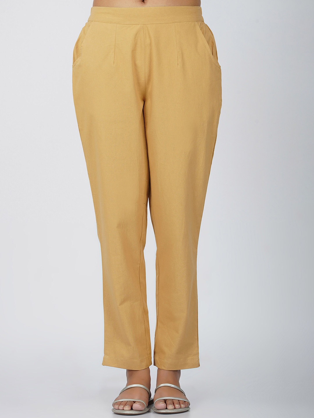 

SPARSA Women Mid-Rise Pure Cotton Easy Wash Pleated Regular Trousers, Tan